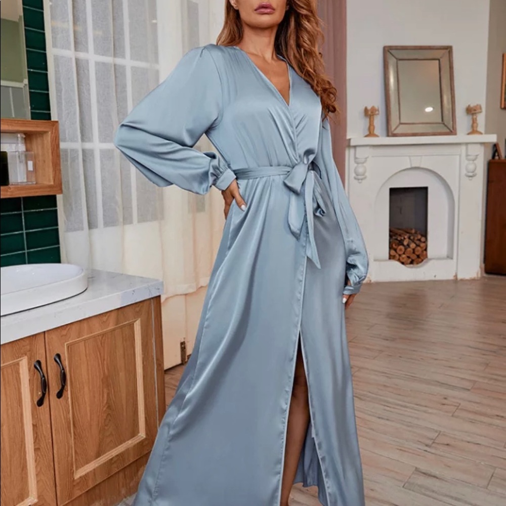 Womens Luxurious Robe - Picture 3 of 3